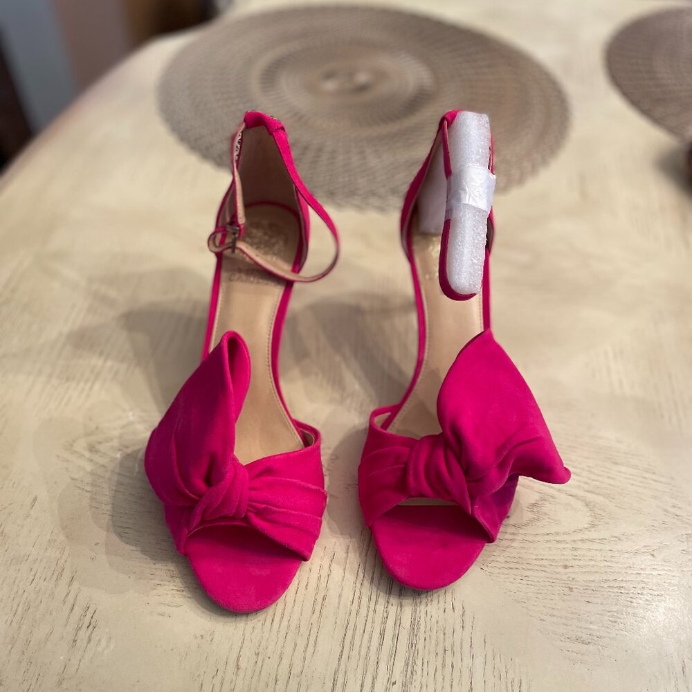 New Vince Camuto Fushia Suede Shoe